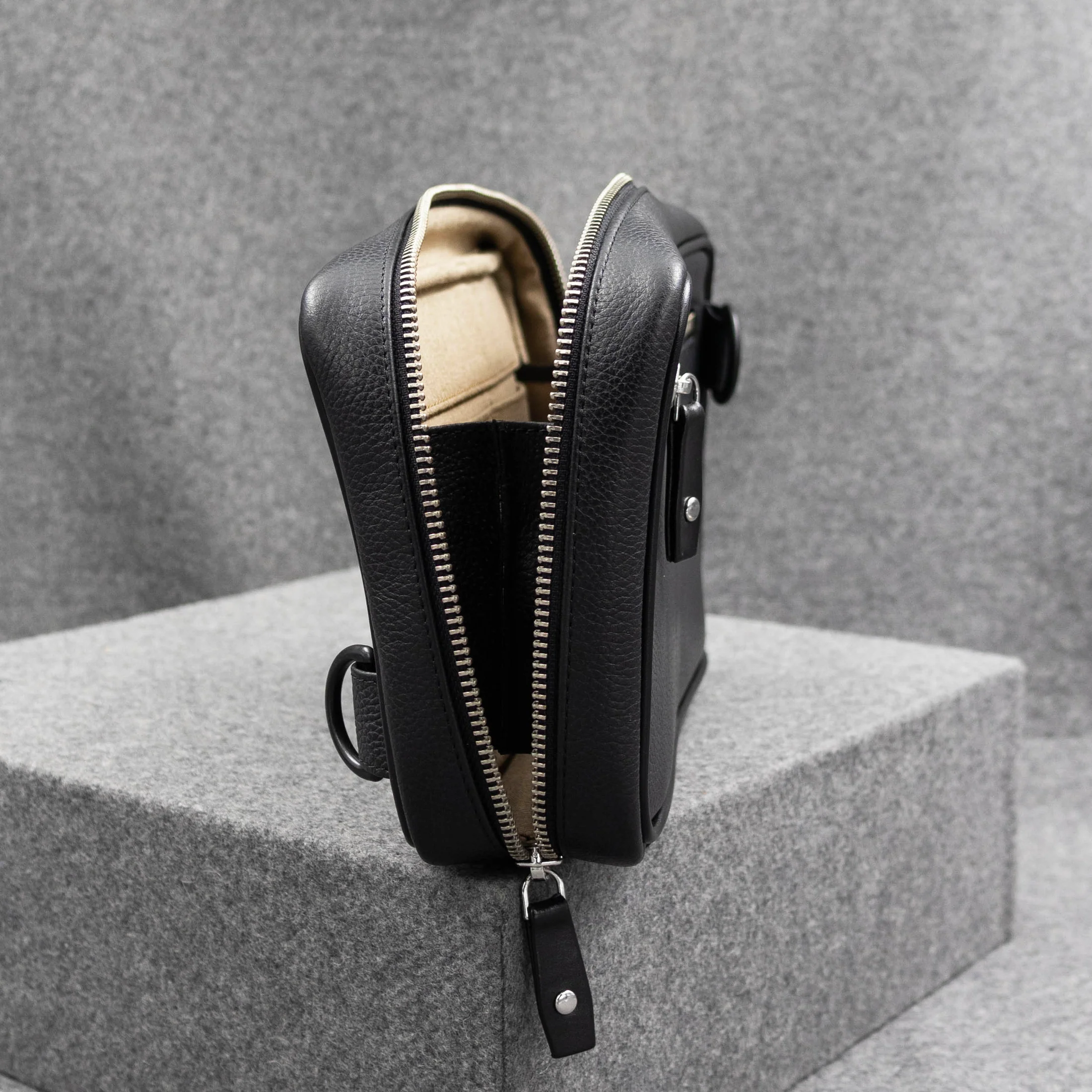 Levivre Premium Leather Travel Organiser - Detail